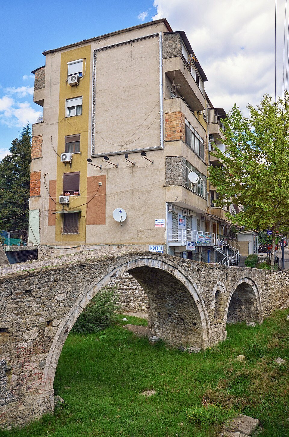 Saranda Palm Promenade Carousel & Artisan Gelato Crawl